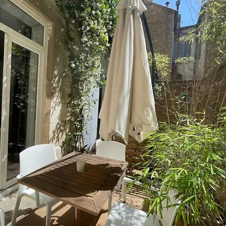 Un Jardin Place De La Comedie Daire *